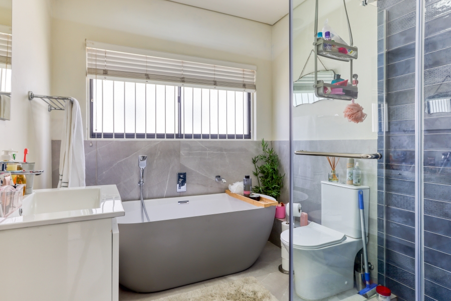 3 Bedroom Property for Sale in Sea Point Western Cape